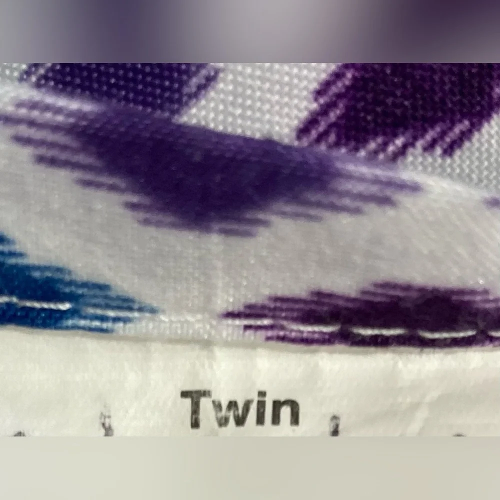 Twin sheet set in purple and teal diamond design